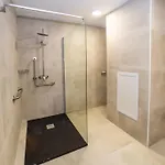 Spacious With 3 Single Beds - By Hostmt *