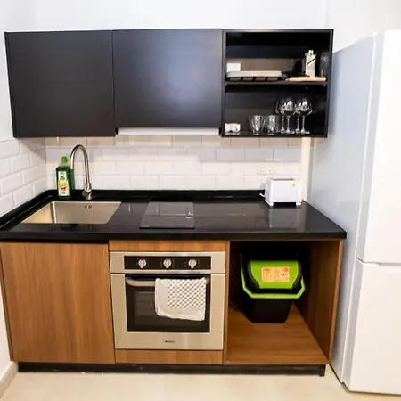 Апартаменты Spacious With 3 Single Beds - By Hostmt