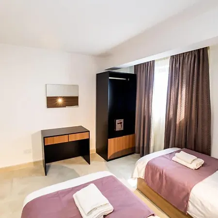 Spacious With 3 Single Beds - By Hostmt