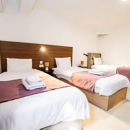 아파트 Spacious With 3 Single Beds - By Hostmt 세인트폴스베이