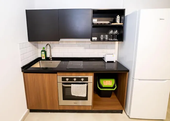 Апартаменты Spacious With 3 Single Beds - By Hostmt