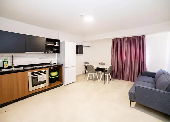 Апартаменты Spacious With 3 Single Beds - By Hostmt *