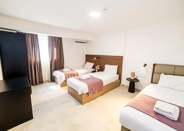 Апартаменты Spacious With 3 Single Beds - By Hostmt *