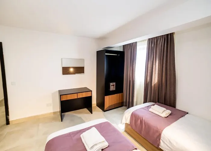 Spacious With 3 Single Beds - By Hostmt