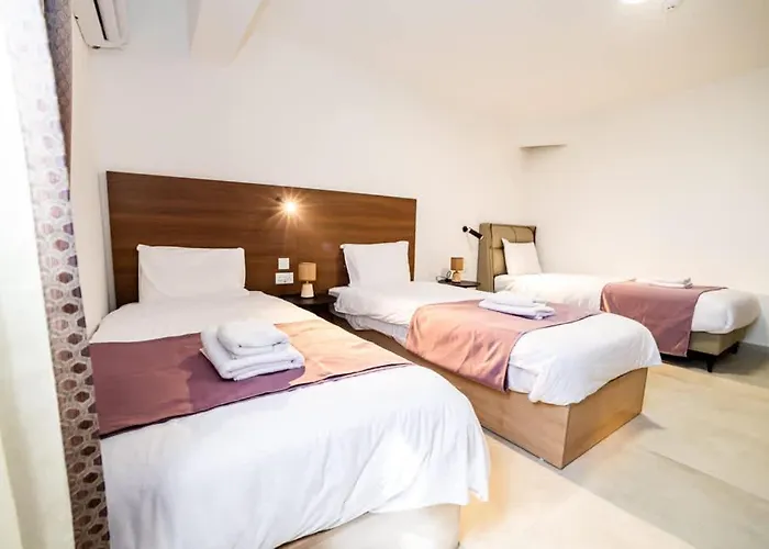 Апартаменты Spacious With 3 Single Beds - By Hostmt Сент-Полс-Бей